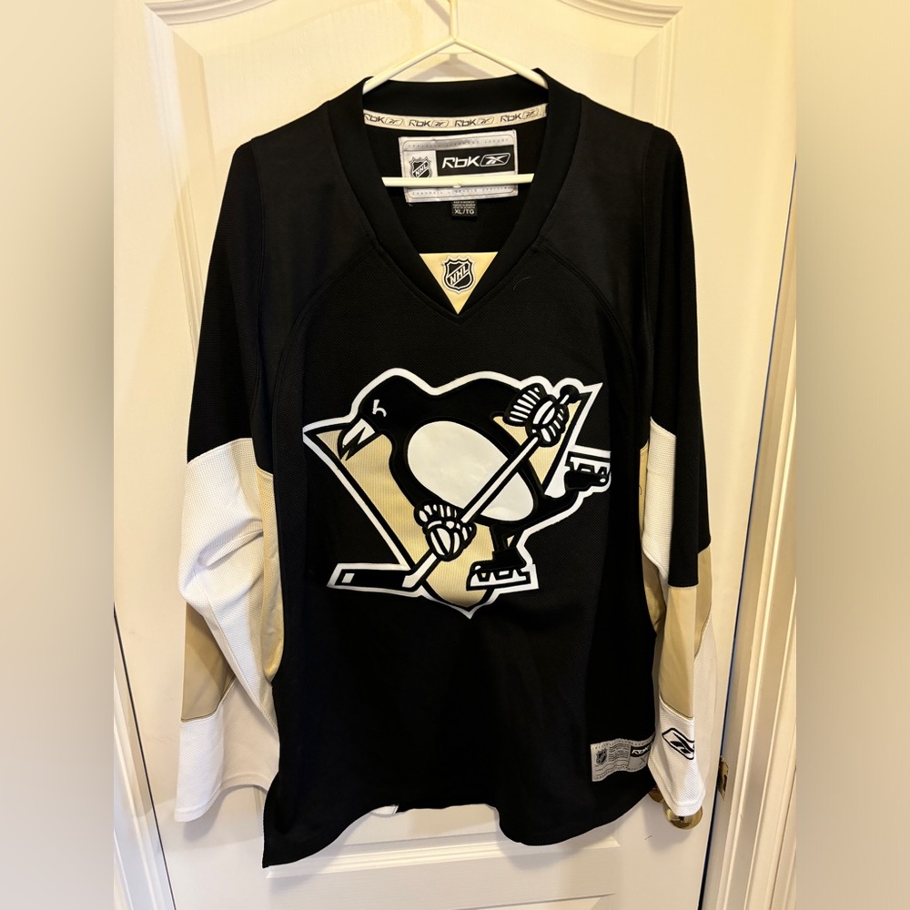 2009 Reebok men’s home jersey Pittsburg penguins (rare) XL